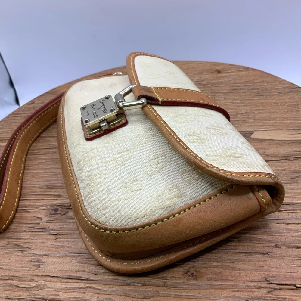 Dooney & Bourke Vintage Tan Cream Canvas Leather Trip Flap Wristlet - Picture 3 of 7